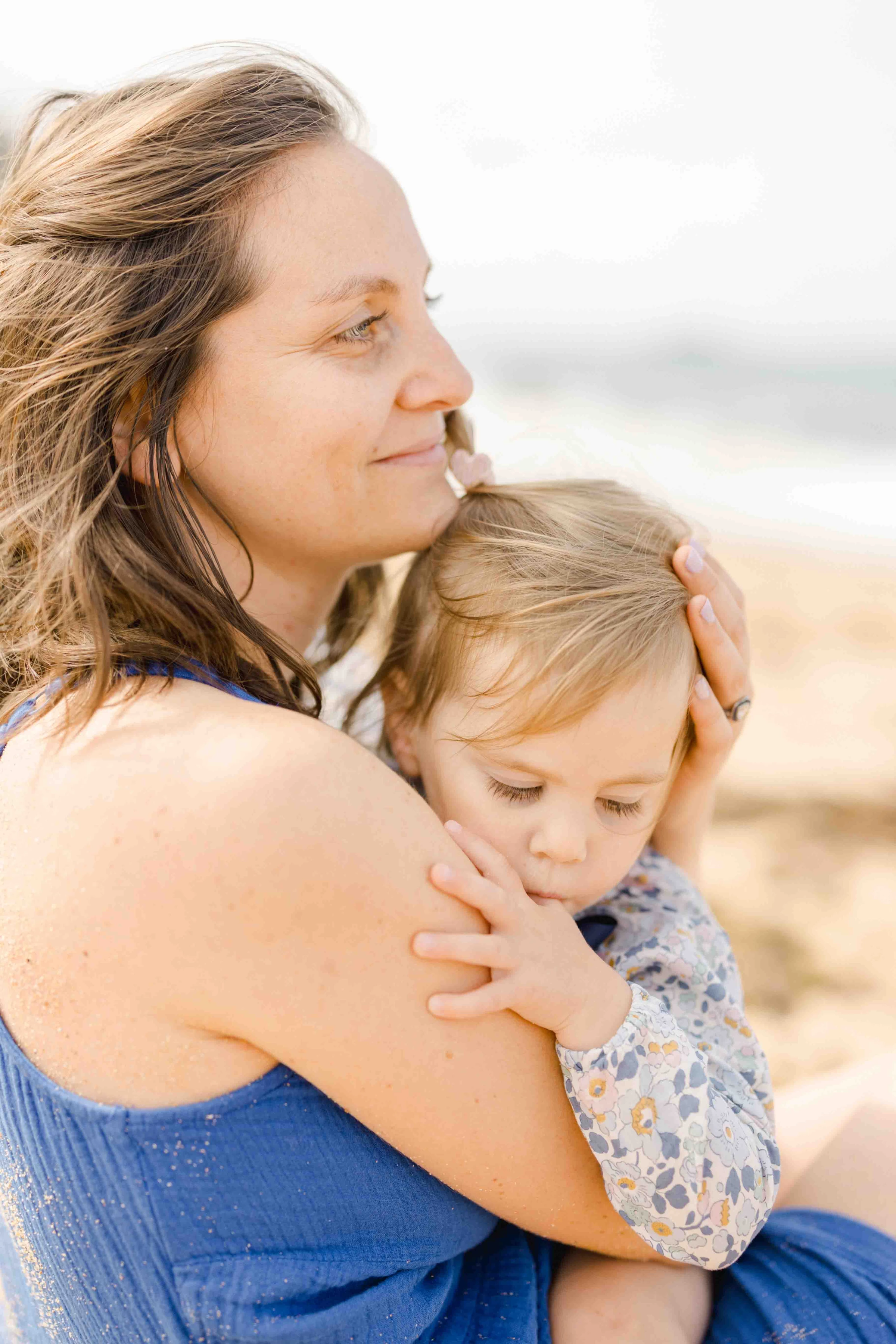 bonheur main enfant sourire amour